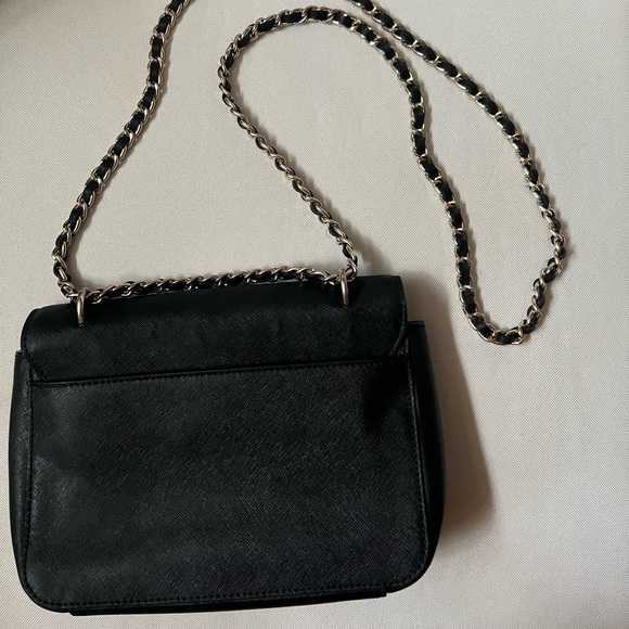 Black Tory Burch shoulder bag with black and gold chain strap front closure - Picture 3 of 4